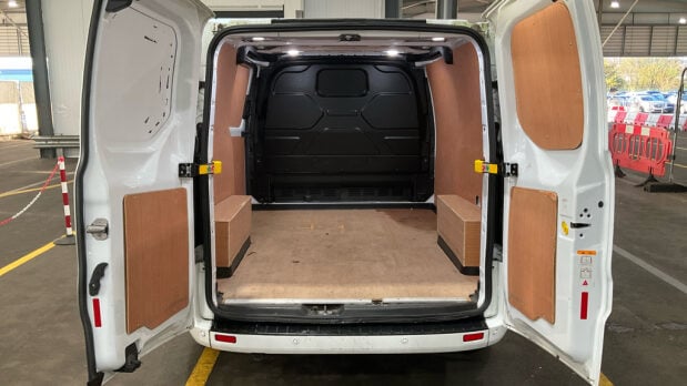 Ford Transit Custom SWB L1H1 Low Roof Limited 300 Air Con Alloys Sensors EURO 6 5