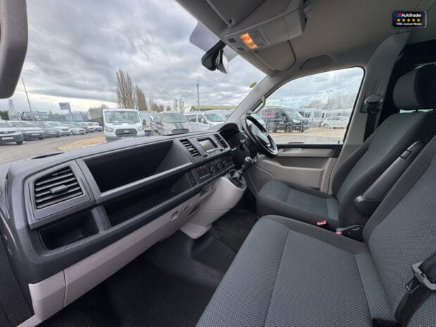 Volkswagen Transporter Crew Cab SWB L1H1 Highline Kombi T30 Air Con Alloys Sensors EURO 6 NO VAT 14