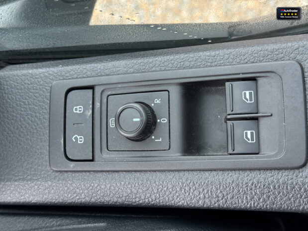 Volkswagen Transporter Crew Cab SWB L1H1 Highline Kombi T30 Air Con Alloys Sensors EURO 6 NO VAT 25