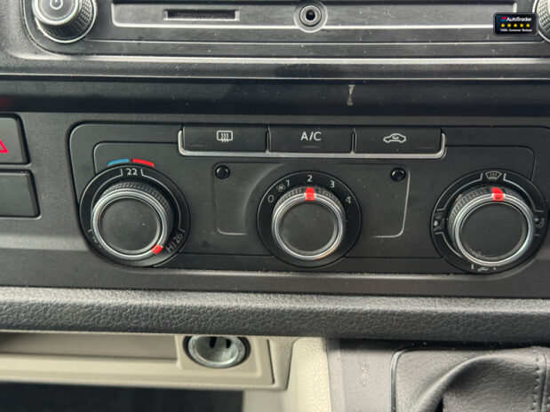 Volkswagen Transporter Crew Cab SWB L1H1 Highline Kombi T30 Air Con Alloys Sensors EURO 6 NO VAT 34