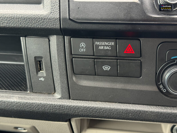 Volkswagen Transporter Crew Cab SWB L1H1 Highline Kombi T30 Air Con Alloys Sensors EURO 6 NO VAT 35