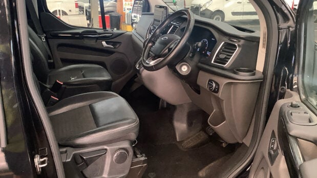 Ford Transit Custom Crew Cab AUTO SWB L1H1 Low Roof Sport 320 Air Con Alloys Nav Sensors EURO 6 9