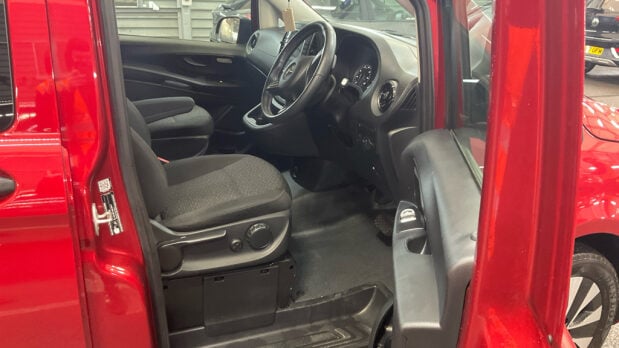 Mercedes-Benz Vito Crew Cab AUTO XLWB L3H1 Premium Plus 116 Alloys Sensors Tow Bar EURO 6 NO V 9