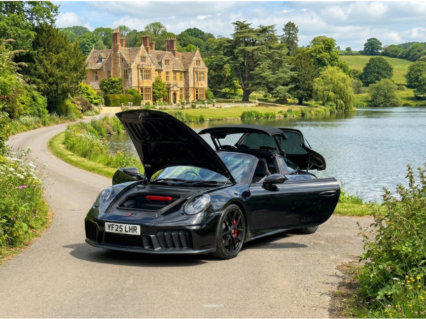 Porsche 911 Targa 4 GTS interior details