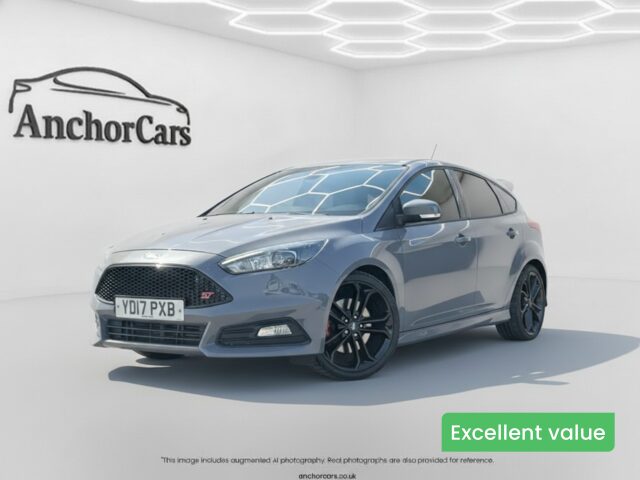 Grey 2017 Ford Focus Estate Front-wheel drive Manual