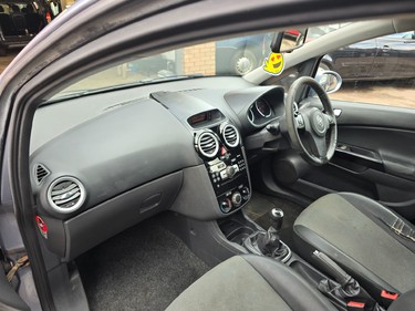 Vauxhall Corsa DESIGN 16V 3