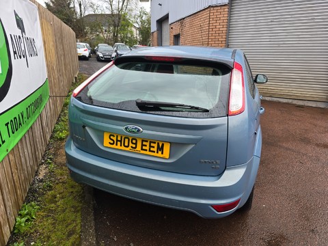 Ford Focus 1.6 STYLE 7
