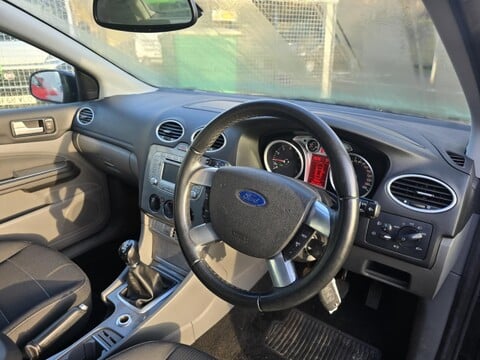 Ford Focus TITANIUM 8