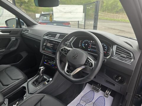 Volkswagen Tiguan R-LINE TSI DSG 9