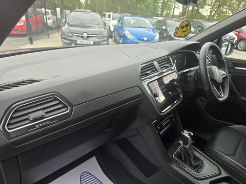 Volkswagen Tiguan R-LINE TSI DSG 12