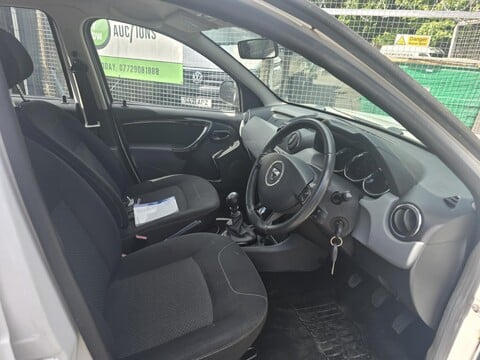 Dacia Duster LAUREATE DCI 4WD 8