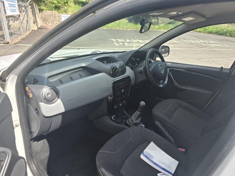 Dacia Duster LAUREATE DCI 4WD 9
