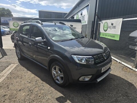 Dacia Sandero Stepway ESSENTIAL TCE 1