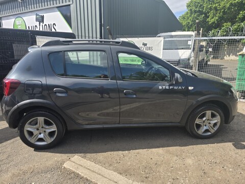 Dacia Sandero Stepway ESSENTIAL TCE 7