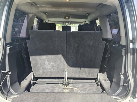 Land Rover Discovery 4 TDV6 GS 9
