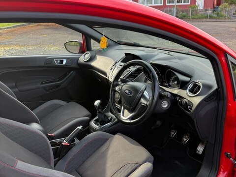 Ford Fiesta ST-LINE 10