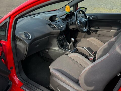 Ford Fiesta ST-LINE 14