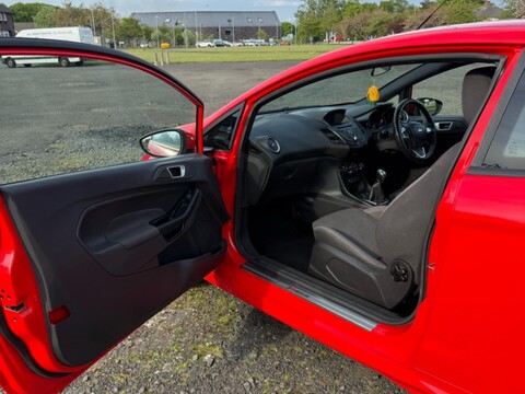 Ford Fiesta ST-LINE 15