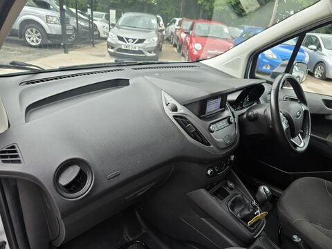 Ford Transit Courier TREND TDCI 9