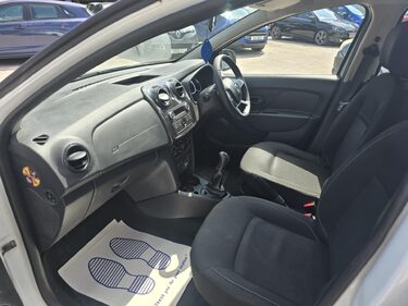 Dacia Sandero AMBIANCE SCE 4