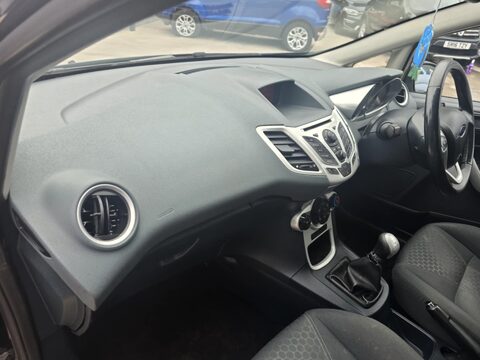Ford Fiesta ZETEC TDCI 12