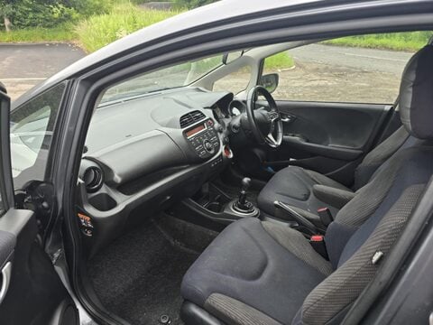 Honda Jazz I-VTEC ES PLUS 9