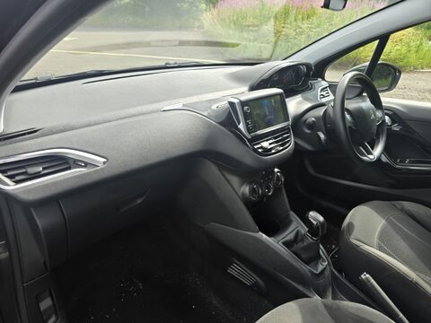 Peugeot 208 ACTIVE 4