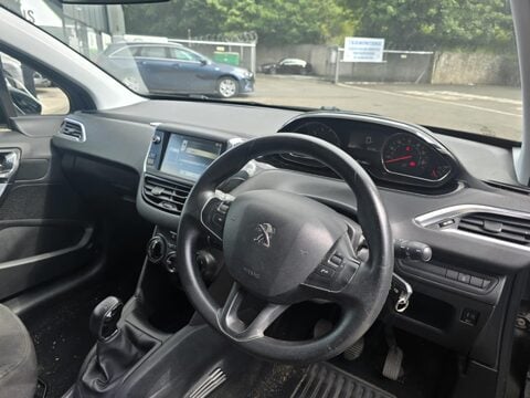 Peugeot 208 ACTIVE 6