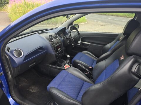 Ford Fiesta ST 16V 11