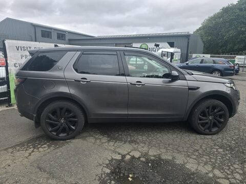 Land Rover Discovery Sport TD4 HSE BLACK 8