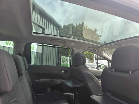Peugeot 5008 BLUE HDI S/S ACTIVE 9