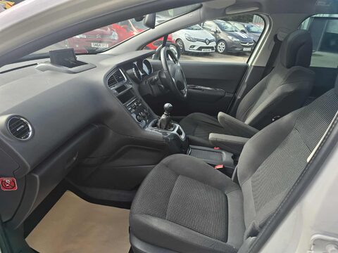 Peugeot 5008 BLUE HDI S/S ACTIVE 8