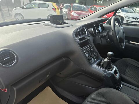 Peugeot 5008 BLUE HDI S/S ACTIVE 12