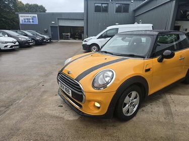 Mini Hatch COOPER 1