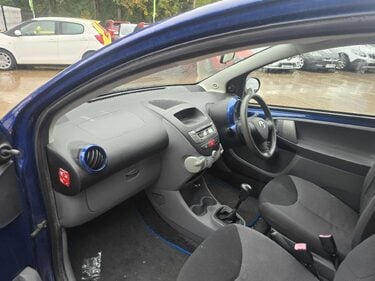 Toyota Aygo BLUE VVT-I 3