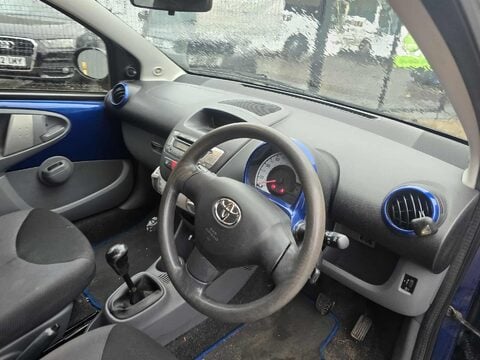 Toyota Aygo BLUE VVT-I 7