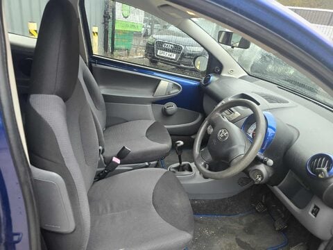 Toyota Aygo BLUE VVT-I 2