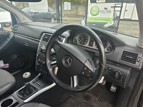 Mercedes-Benz B Class B180 CDI SE 11