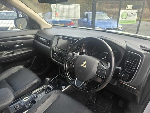 Mitsubishi Outlander DI-D 4 4