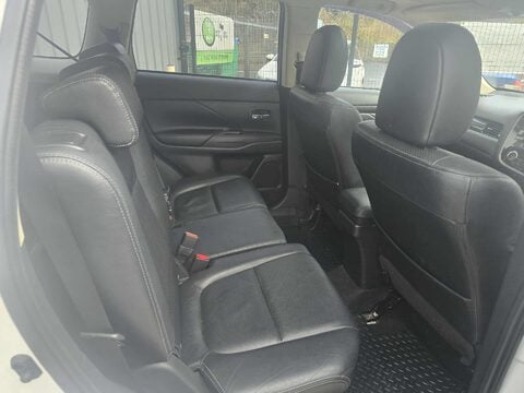 Mitsubishi Outlander DI-D 4 8