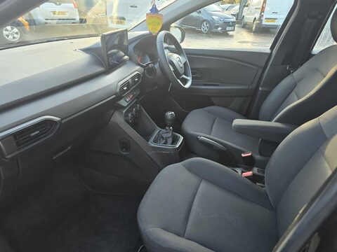 Dacia Sandero ESSENTIAL SCE 8