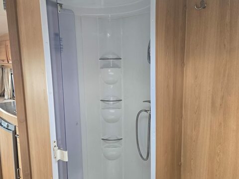 Lunar Stellar FREELANDER 4 BERTH 11