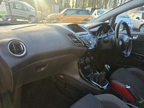 Ford Fiesta ZETEC S RED EDITION 12