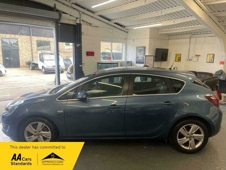 Vauxhall Astra 2.0 CDTi SRi Auto Euro 5 5dr 9