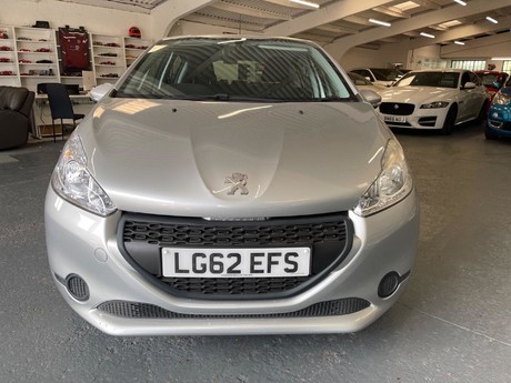 Peugeot 208 1.2 VTi Access+ Euro 5 5dr 3