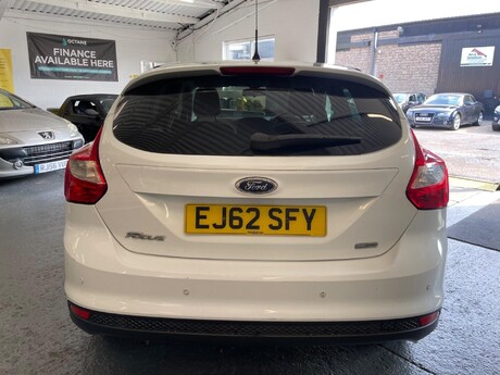 Ford Focus 1.6 TDCi Zetec Euro 5 (s/s) 5dr 4