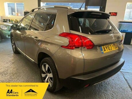 Peugeot 2008 1.6 e-HDi Allure Euro 5 (s/s) 5dr 4