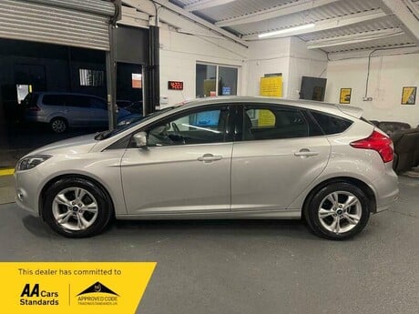 Ford Focus 1.0T EcoBoost Zetec Euro 5 (s/s) 5dr 5