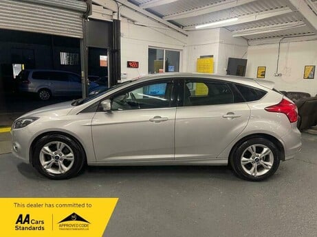 Ford Focus 1.0T EcoBoost Zetec Euro 5 (s/s) 5dr 1