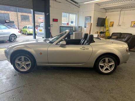 Mazda MX-5 2.0i (Option Pack) Roadster Euro 4 2dr 9